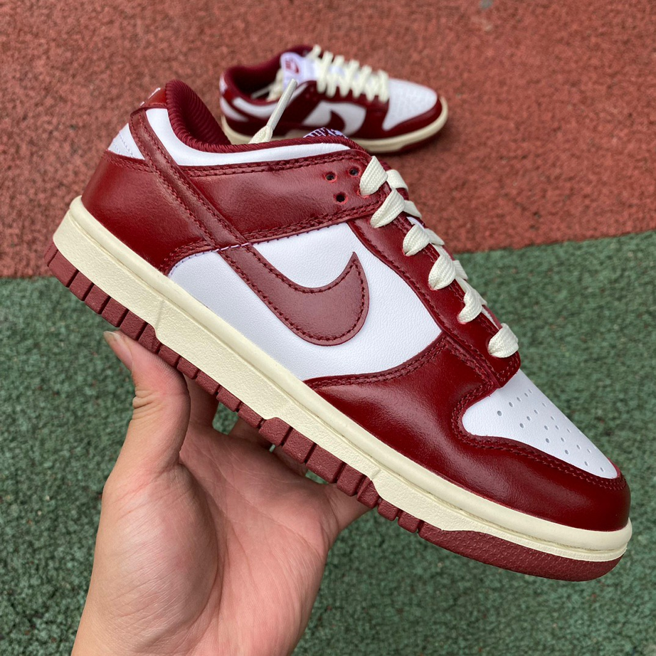 NK DUNK LOW - Vintage Team Red